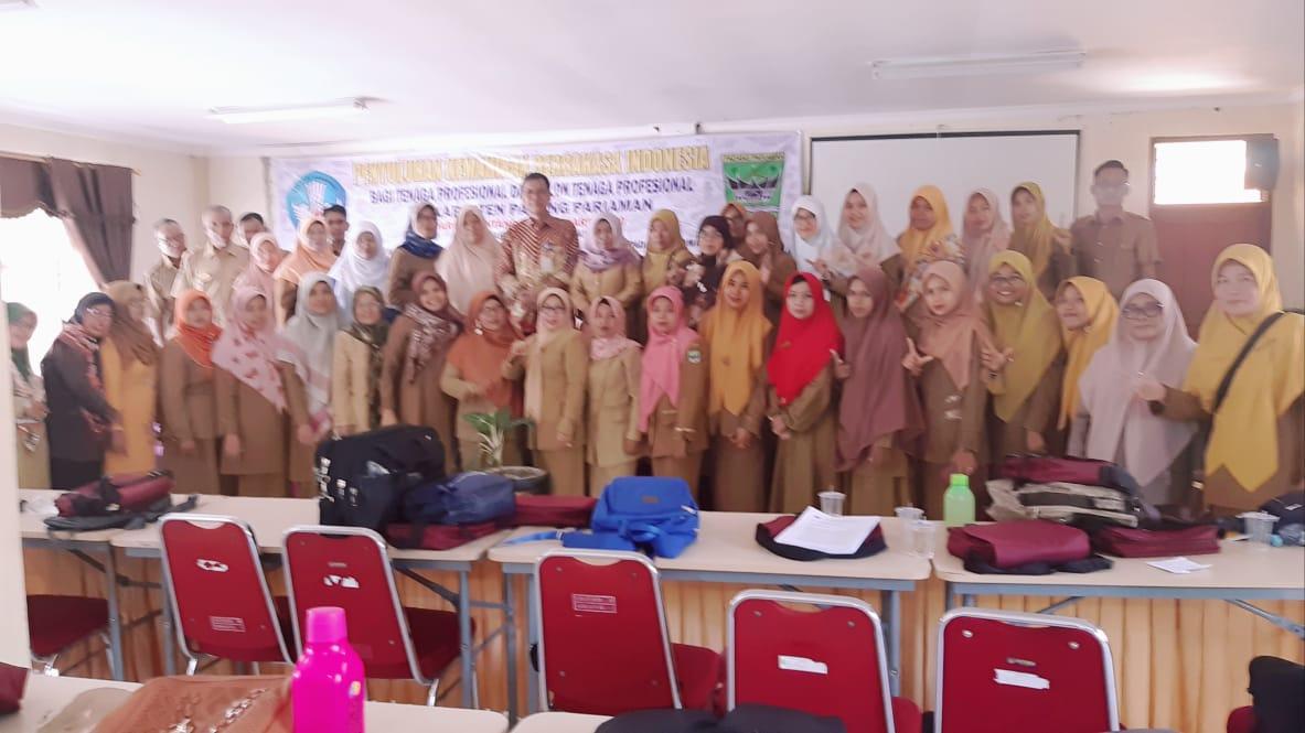 Penyuluhan Kemahiran Berbahasa Indonesia bagi Tenaga Profesional di Kab. Padang Pariaman