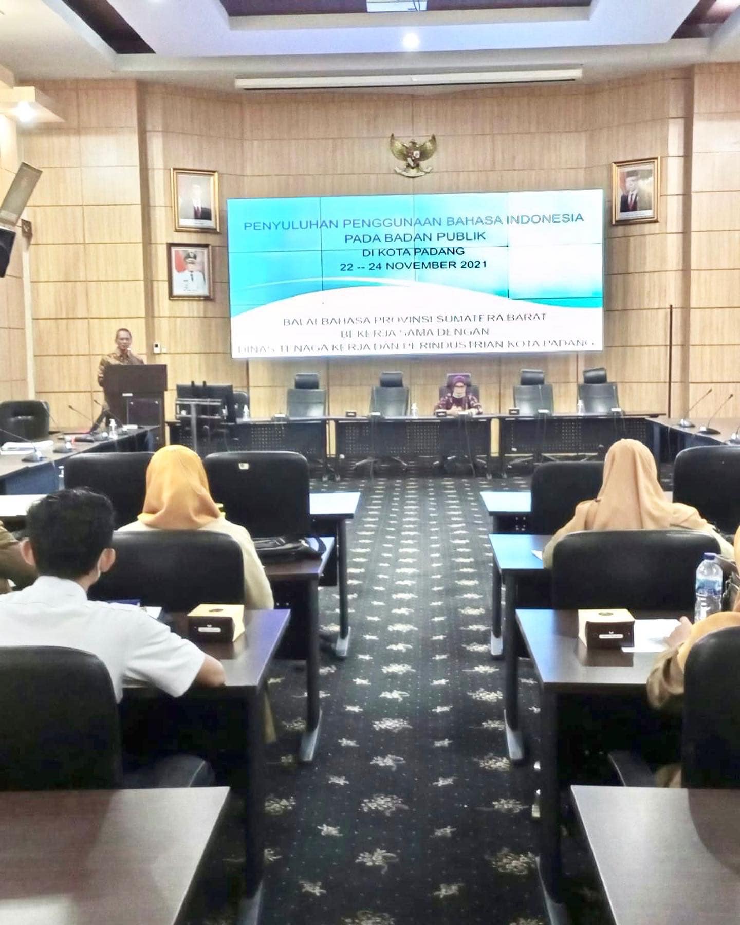 Penyuluhan Penggunaan Bahasa Indonesia Pada Badan Publik Di Kota Padang