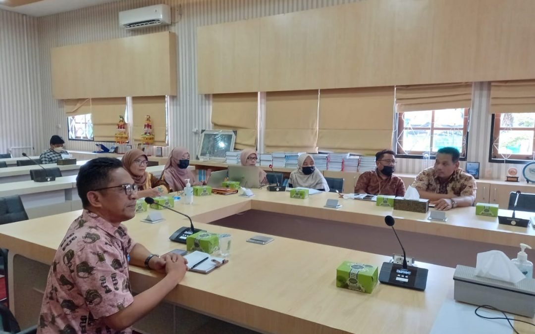 Kasubbag Umum dan Tim SPIP Balai Bahasa Provinsi Sumatera Barat mengikuti kegiatan pendampingan pengisian kertas kerja SPIP terintegrasi bersama dengan Tim SPIP Balai Pelestarian Nilai Budaya (BPNB) di ruang rapat BPNP, Belimbing, Kuranji, Padang